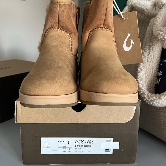 Olukai Pa’ina Hulu suede boots (BOTH PAIR AS A SET!) - Picture 3 of 12